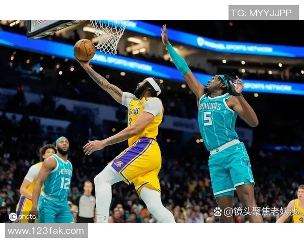 戴维斯精准助攻助力克里斯蒂底角三分命中引爆全场