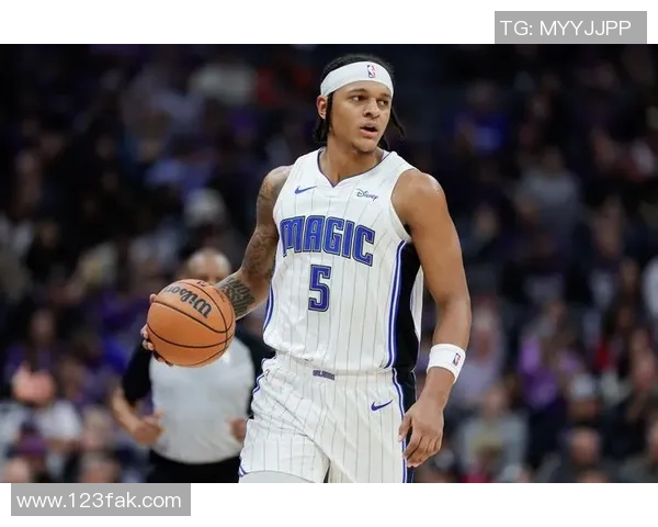 哈里斯半场出战18分钟,投篮8中5得到14分5篮板 哈里斯半场出战18分钟,投篮8中5得到14分5篮板