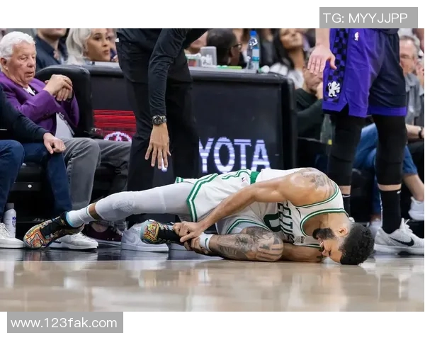 11月12日东部卡位战!凯尔特人客场挑战76人 塔图姆能否率队延续交锋优势? 11月12日东部卡位战!凯尔特人客场挑战76人 塔图姆能否率队延续交锋优势?