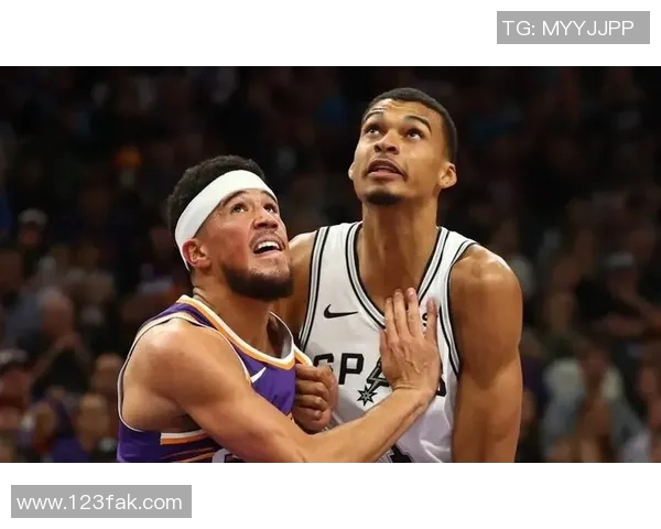 本赛季目前全勤!明日对阵国王:文班亚马因小腿受伤出战成疑 本赛季目前全勤!明日对阵国王:文班亚马因小腿受伤出战成疑