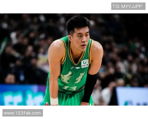 郭艾伦和韩德君对练，主动示好辽宁队，未来有可能重回辽篮